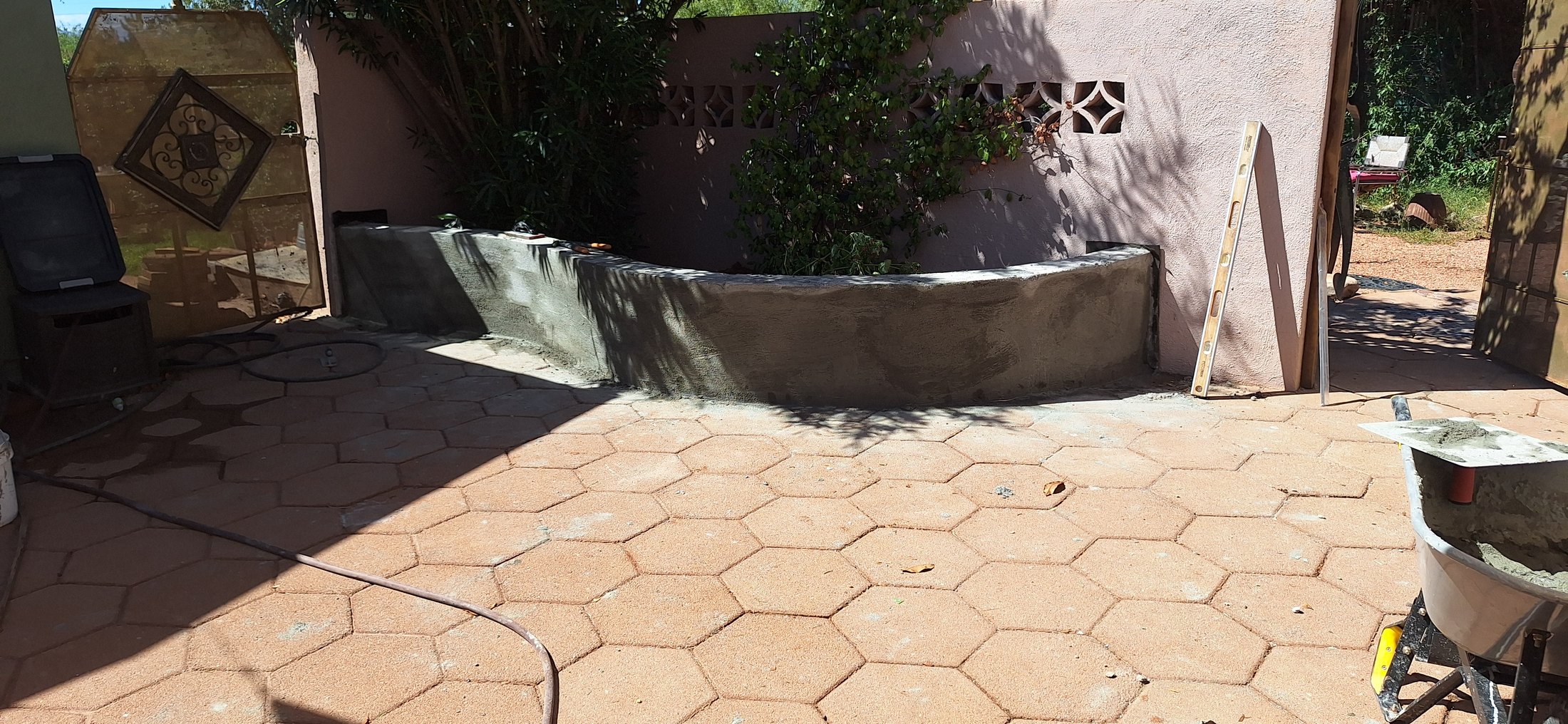 Custom Curved Planter Installation